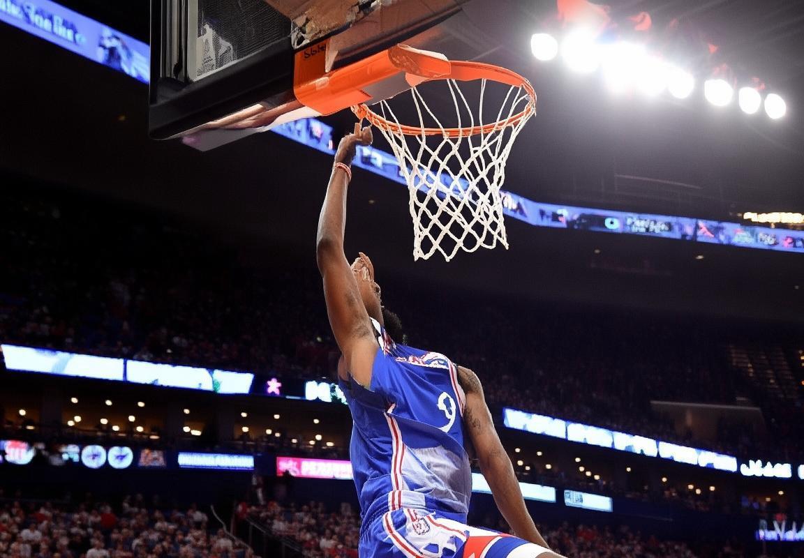 76人胜鹈鹕：哈登锡安对决解析及战术点评